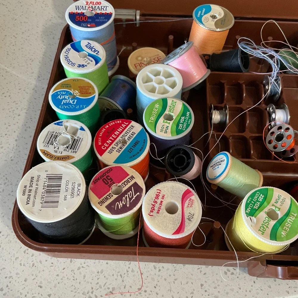 Multi-Color Thread With Organizer Box - Picture 2 of 6
